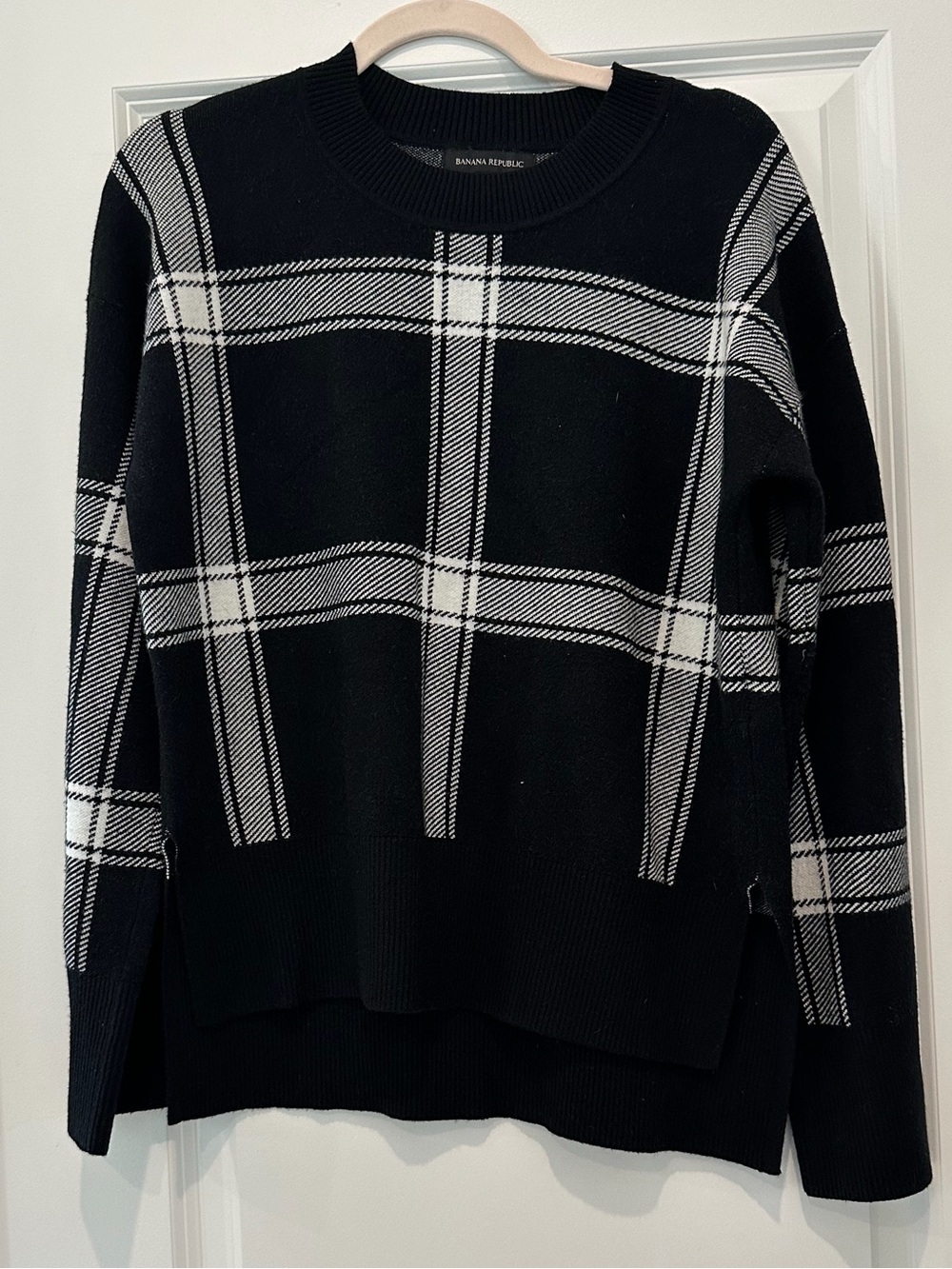 Banana Republic Black and White Plaid Crewneck Sweater